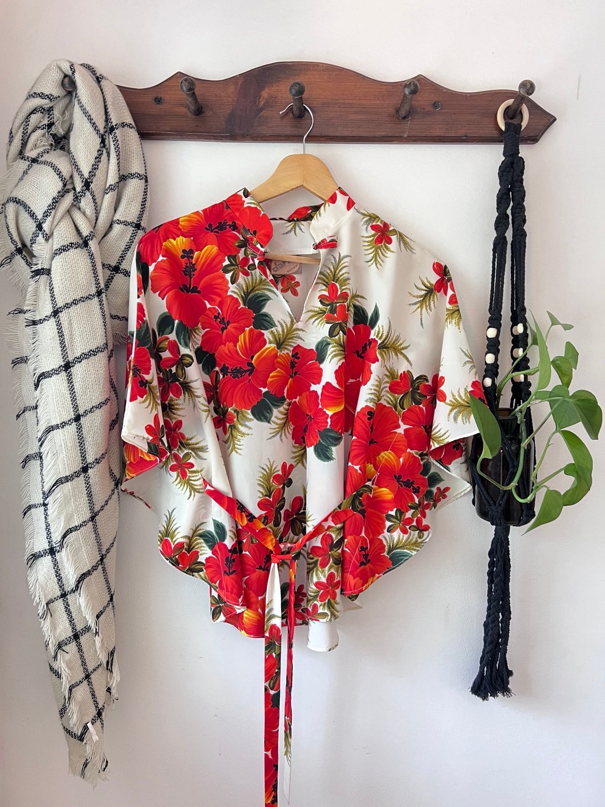 70s Darina Hawaii Floral Poncho Like Top