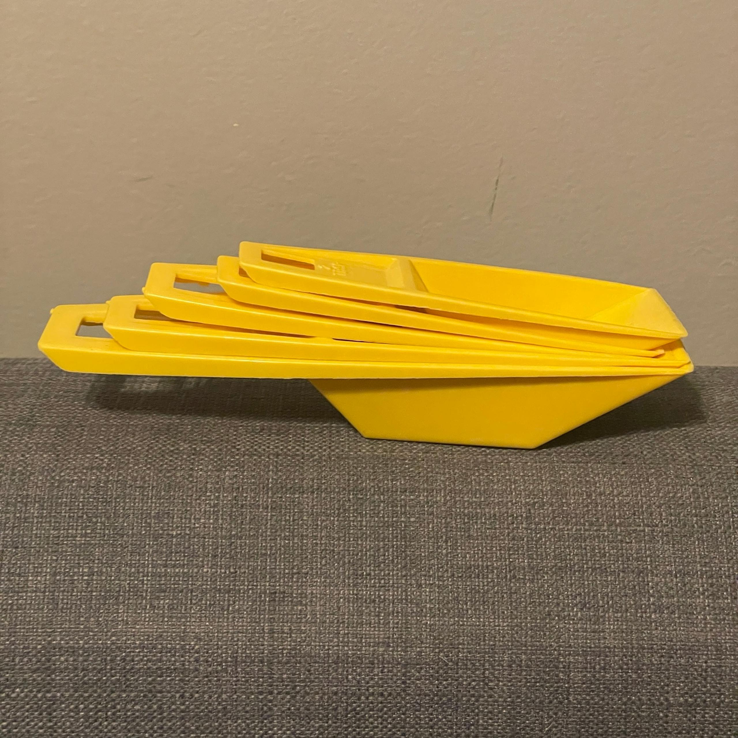 5-Pc Vintage Yellow Plastic Measuring Spoons - Sterilite