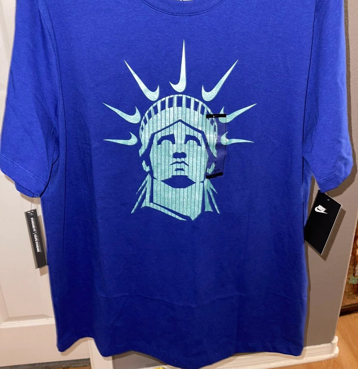 Nike NYC Shirt Statue of Liberty size M
