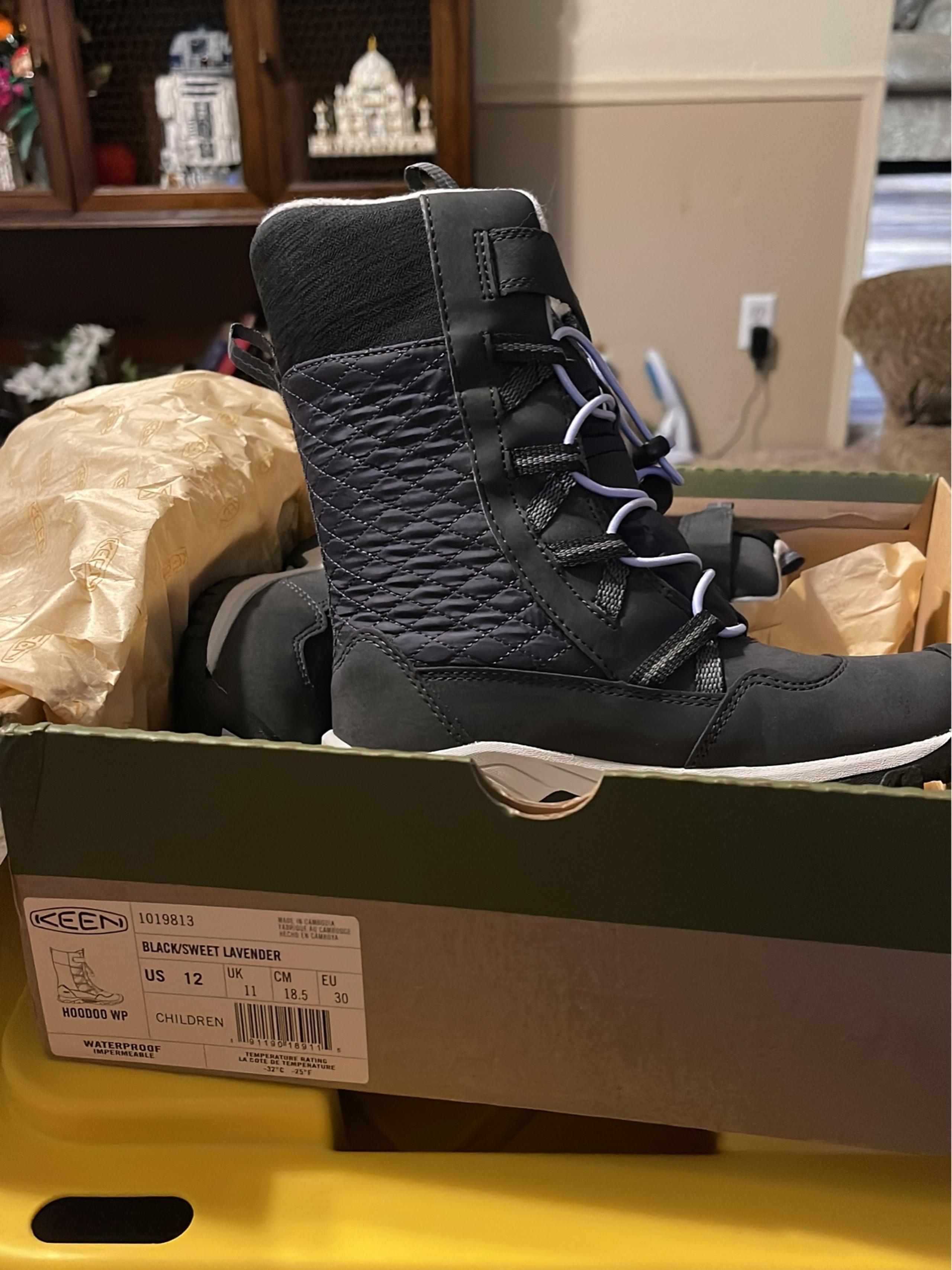 Girls size 12 waterproof keen shoes NIB