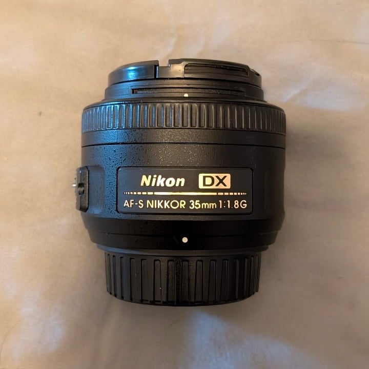 Nikon DX AF-S Nikkor 35mm 1:1.8G lens