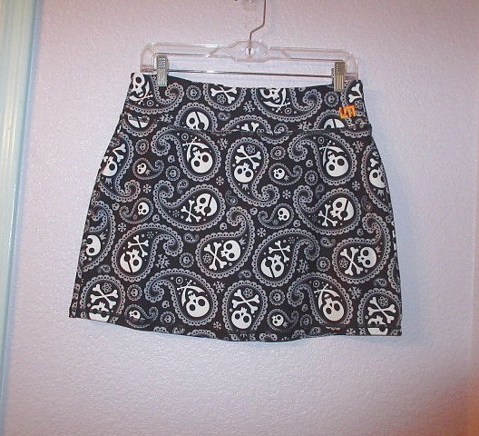 Loudmouth Skulls StretchTech Skort Size M Skirt Shorts Pockets Shiver Me Timbers