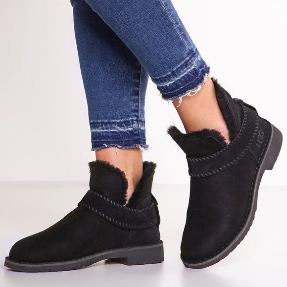Ugg McKay Water Resistant Bootie Black Suede 9.5US