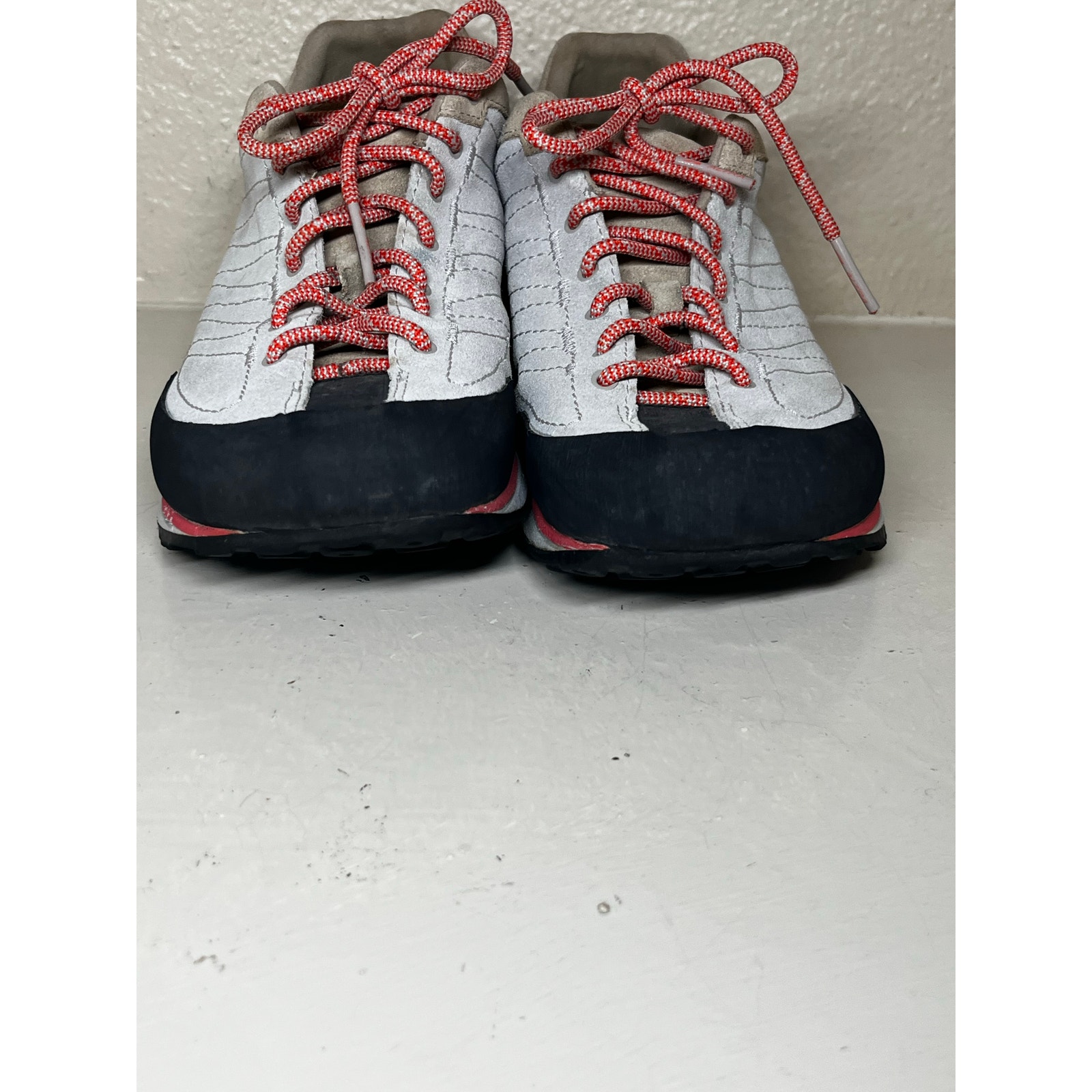 Altra Grafton Shoes Womens 8.5 Grey Suede Vibram Hiking Approach Sneakers
