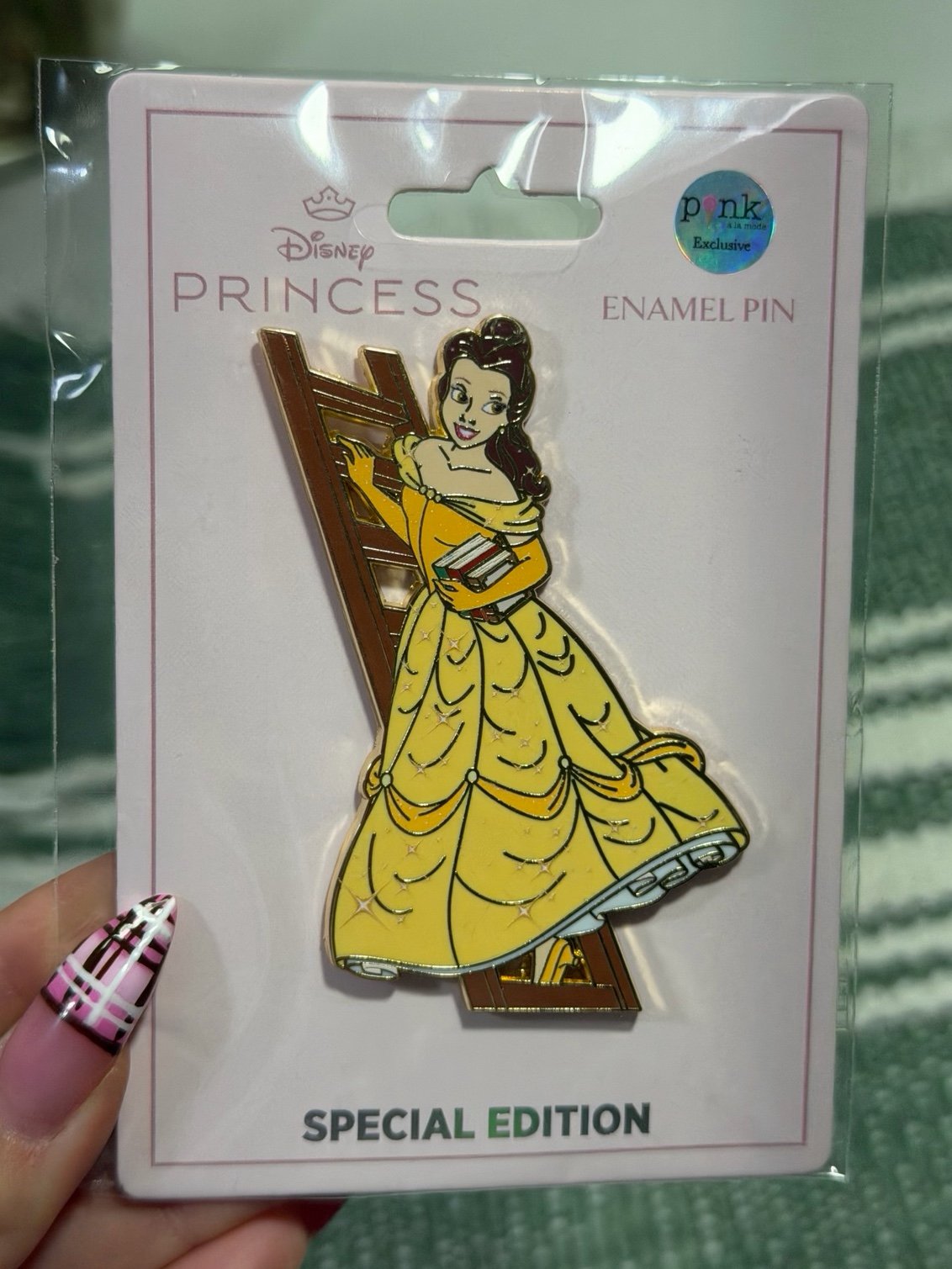Disney Pink A La Mode Belle Holding Books Pin Special Edition 200