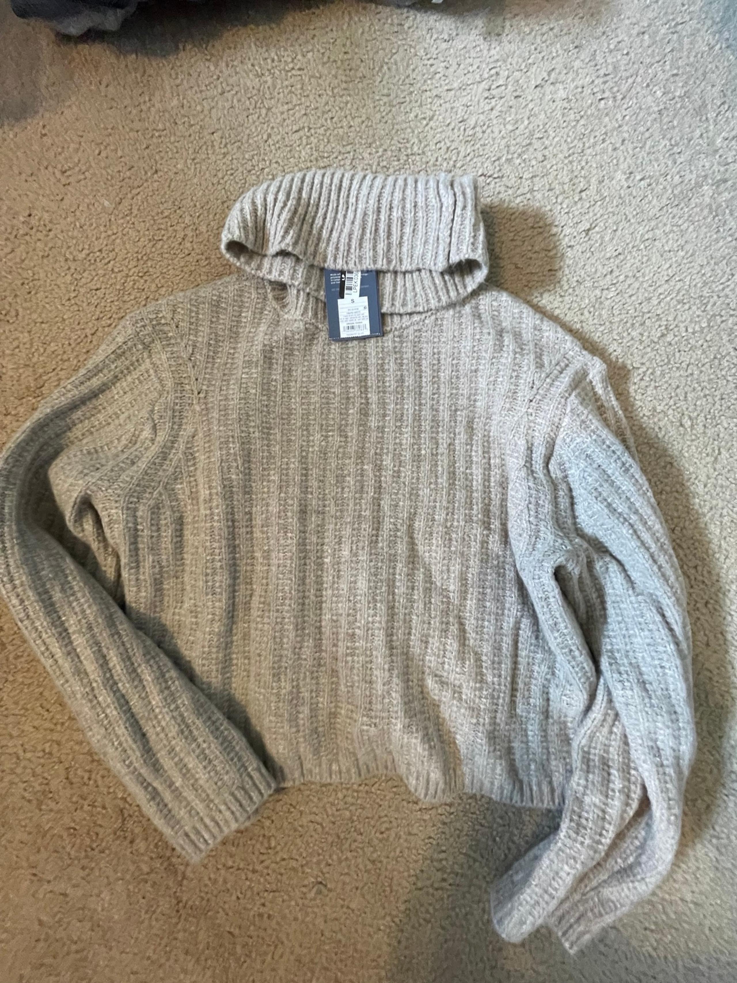 Universal Thread cropped turtleneck sweater size S
