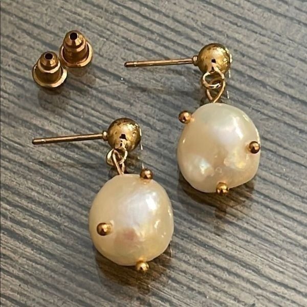 Boutique Style Fresh Water Pearls Studded with Gold-tone Beads