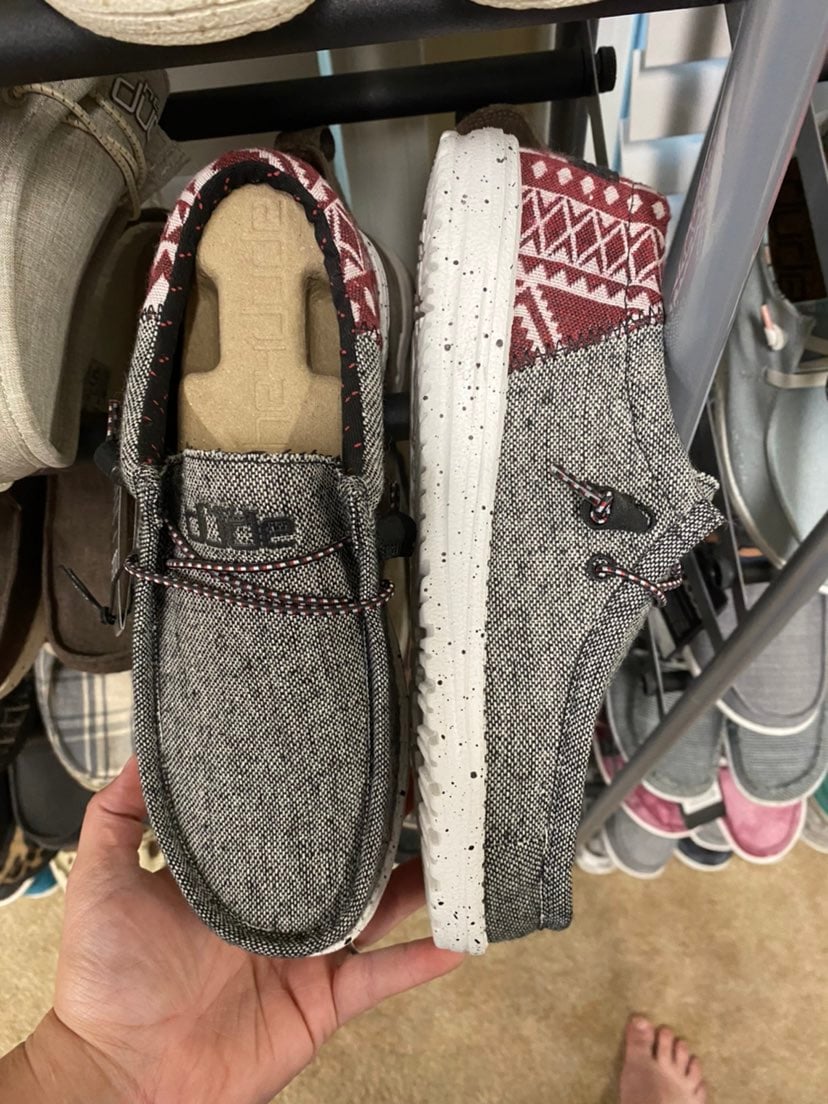 Mens hey dude shoes size 6