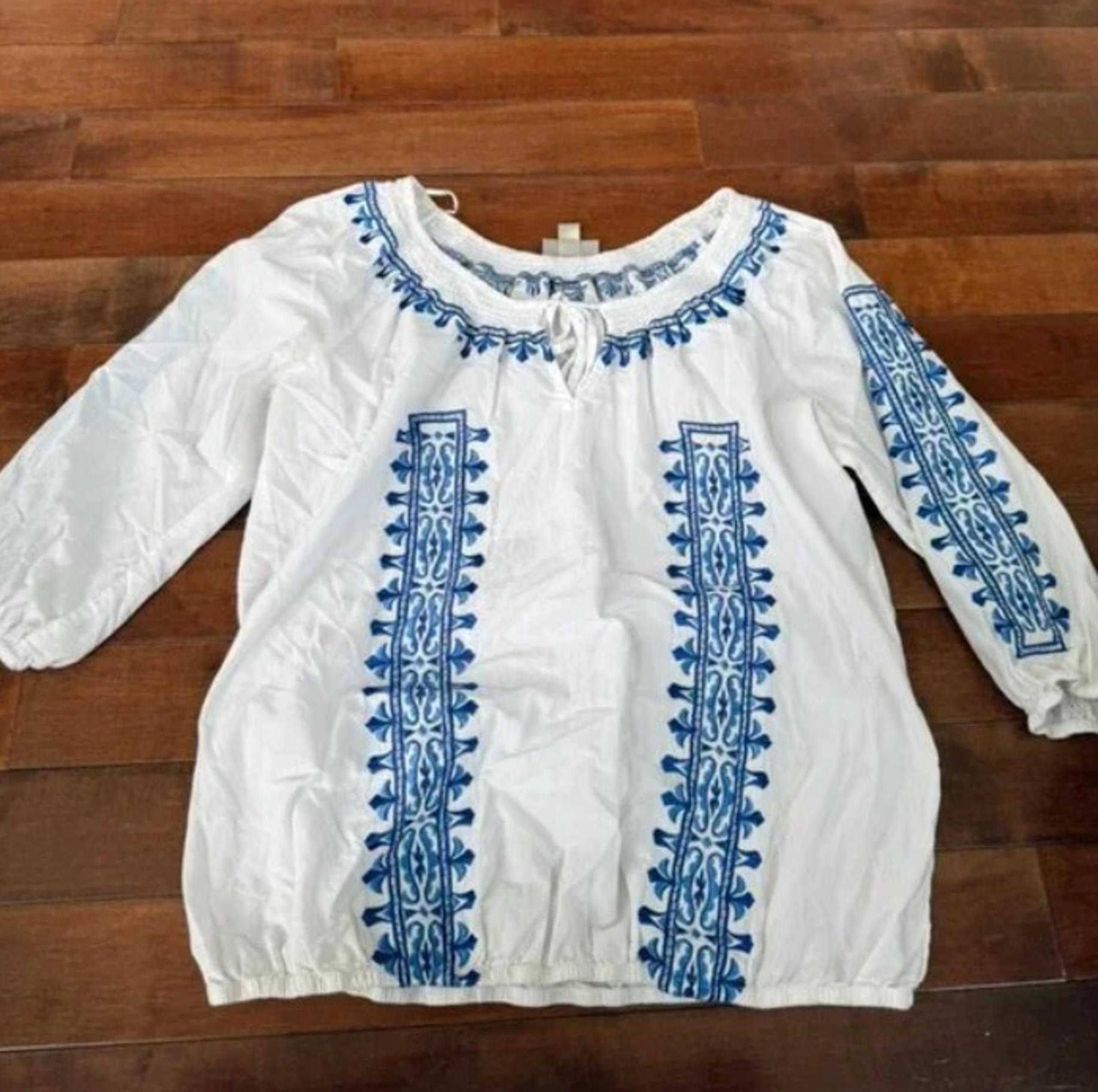 Dress Barn Women's White with Blue Embroidery 3/4 Sleeve Blouse, size 1X