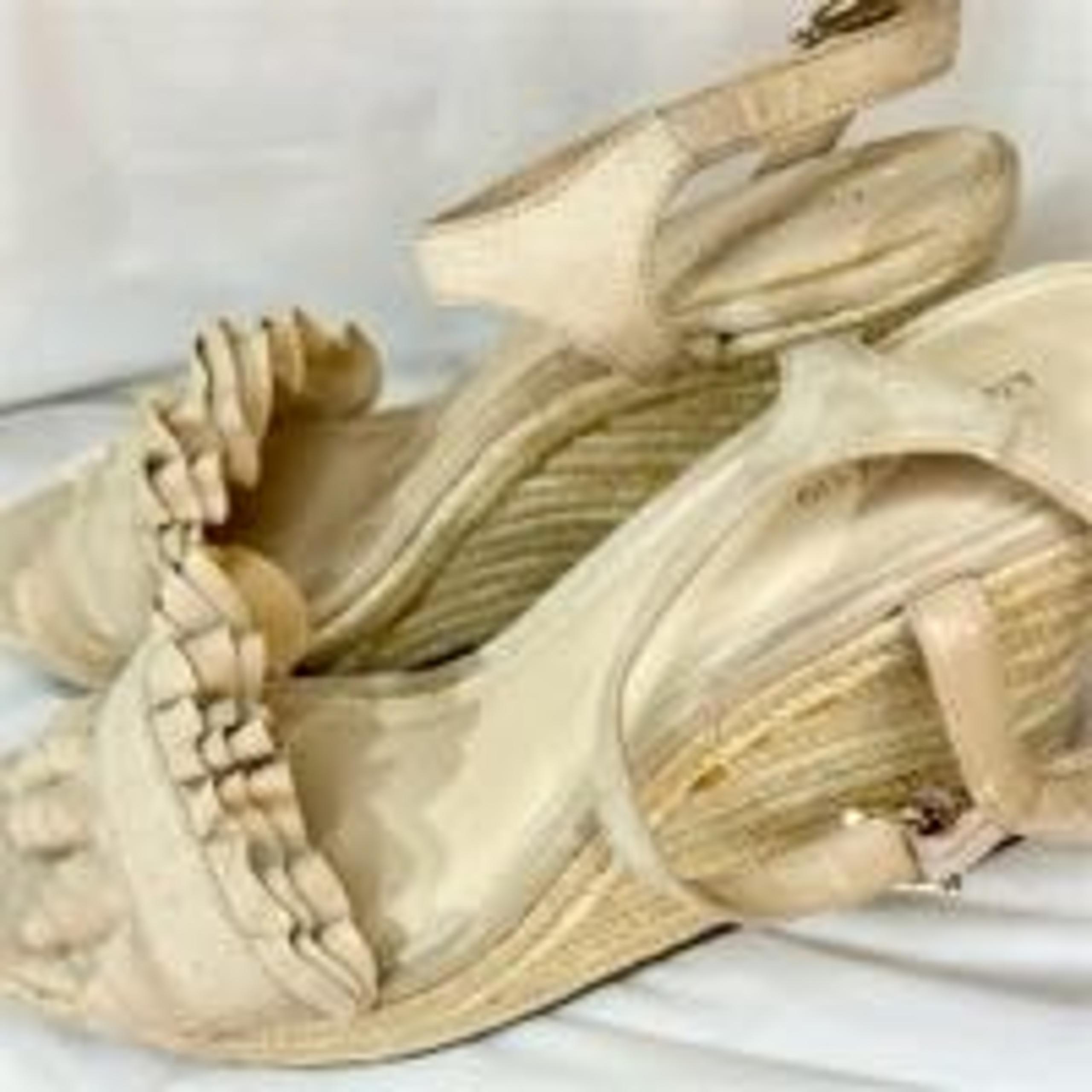 Liz Claiborne Women's Beige Wedge Sandals Size 10 Ruffle Detail