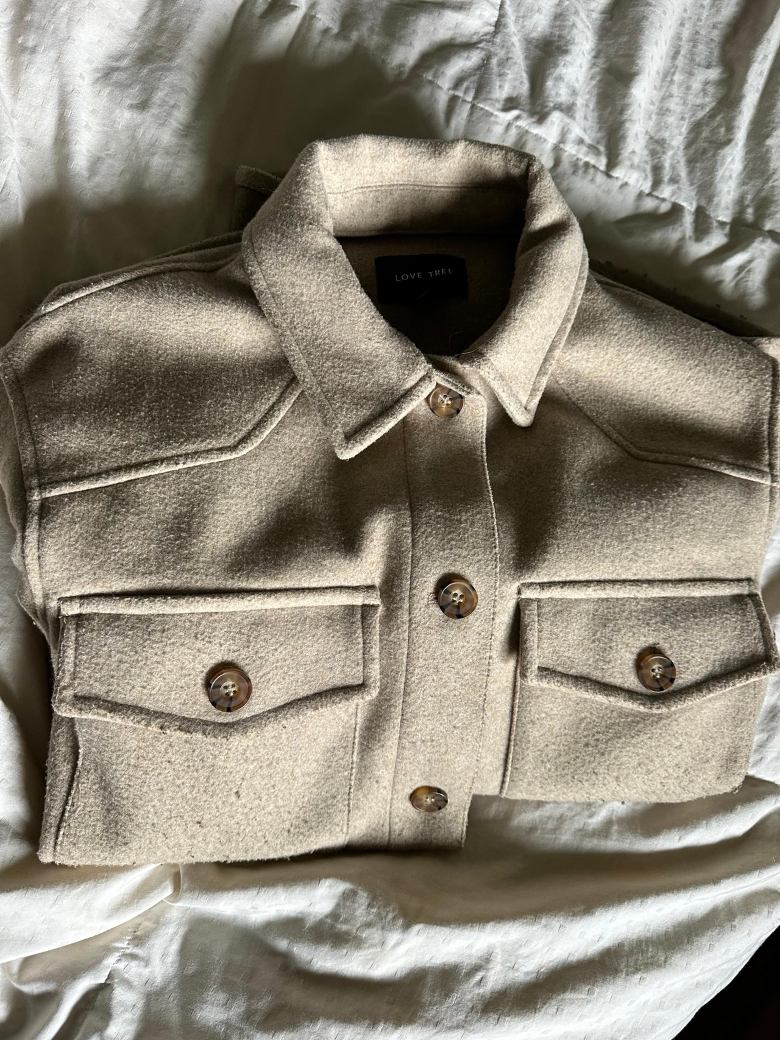 Cream/Tan Button up Jacket w/ Pockets