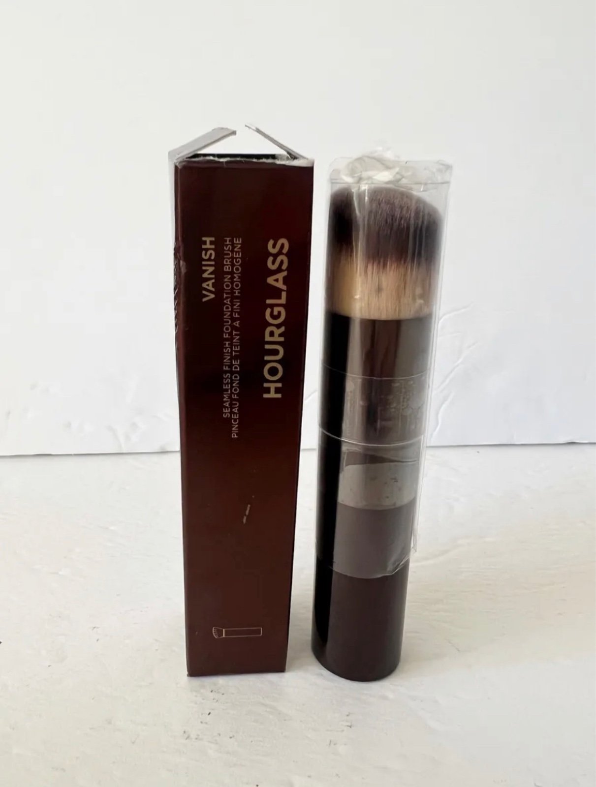 HOURGLASS Vanish Seamless Finish Foundation Brush Boxed