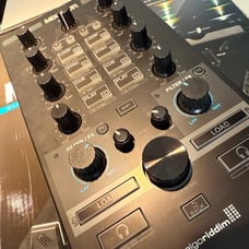 Reloop algoriddim Mixtour DJ controller