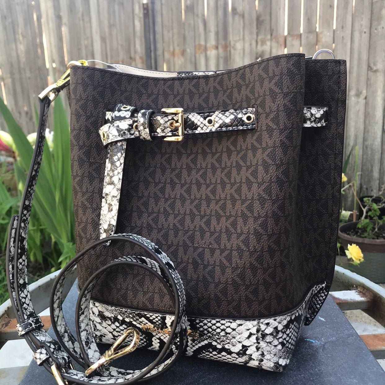 Michael Kors EMILIA SM BUCKET BAG