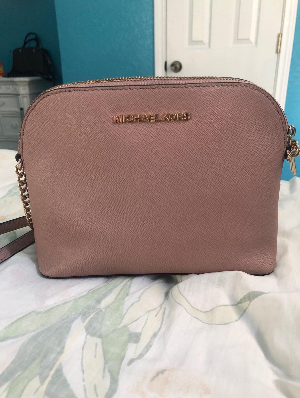 michael kors light pink crossbody