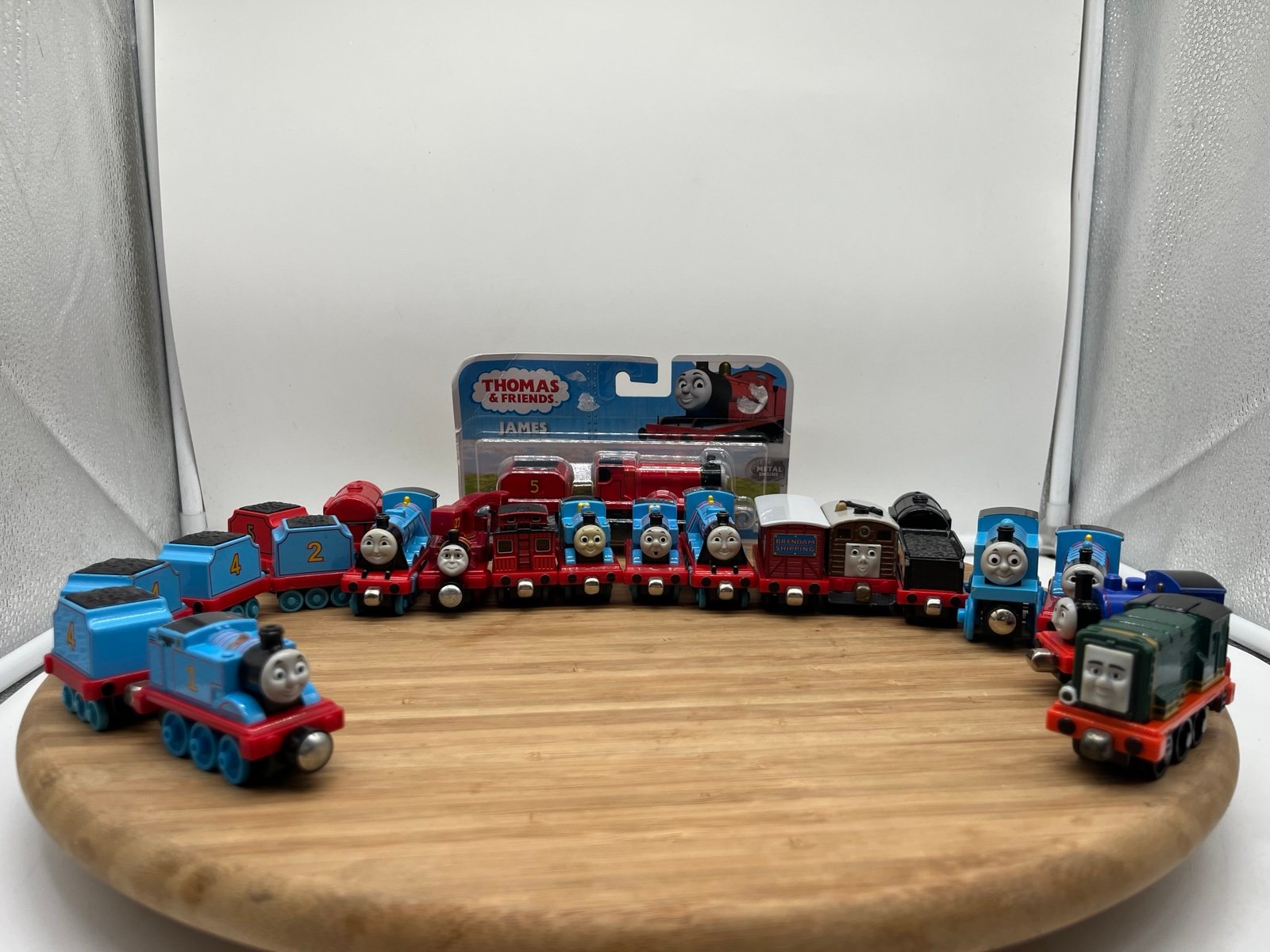 Thomas the Train and Friends Lot of 22 Magnetic Diecast Train Cars. Good conditi