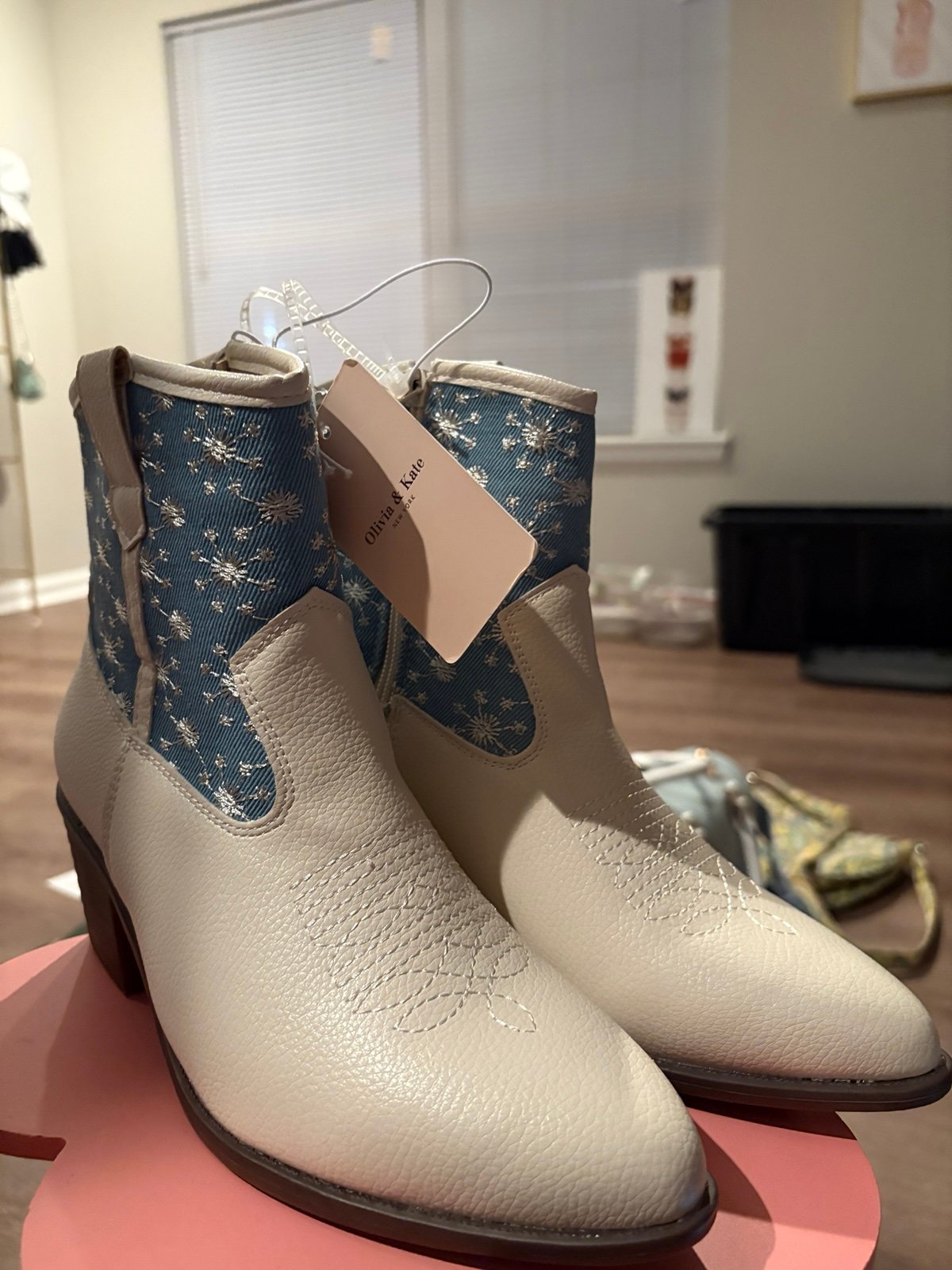 Boots Olivia and Kate Size 7.5