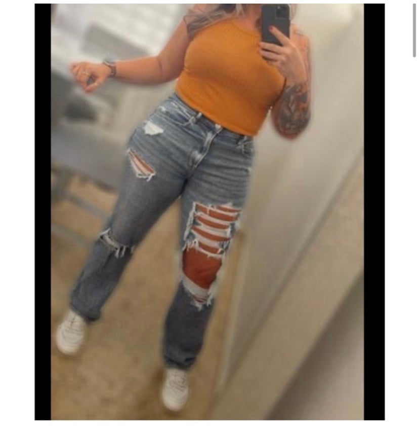 AMERICAN EAGLE RIPPED 90’S HI RISE JEANS SIZE 16