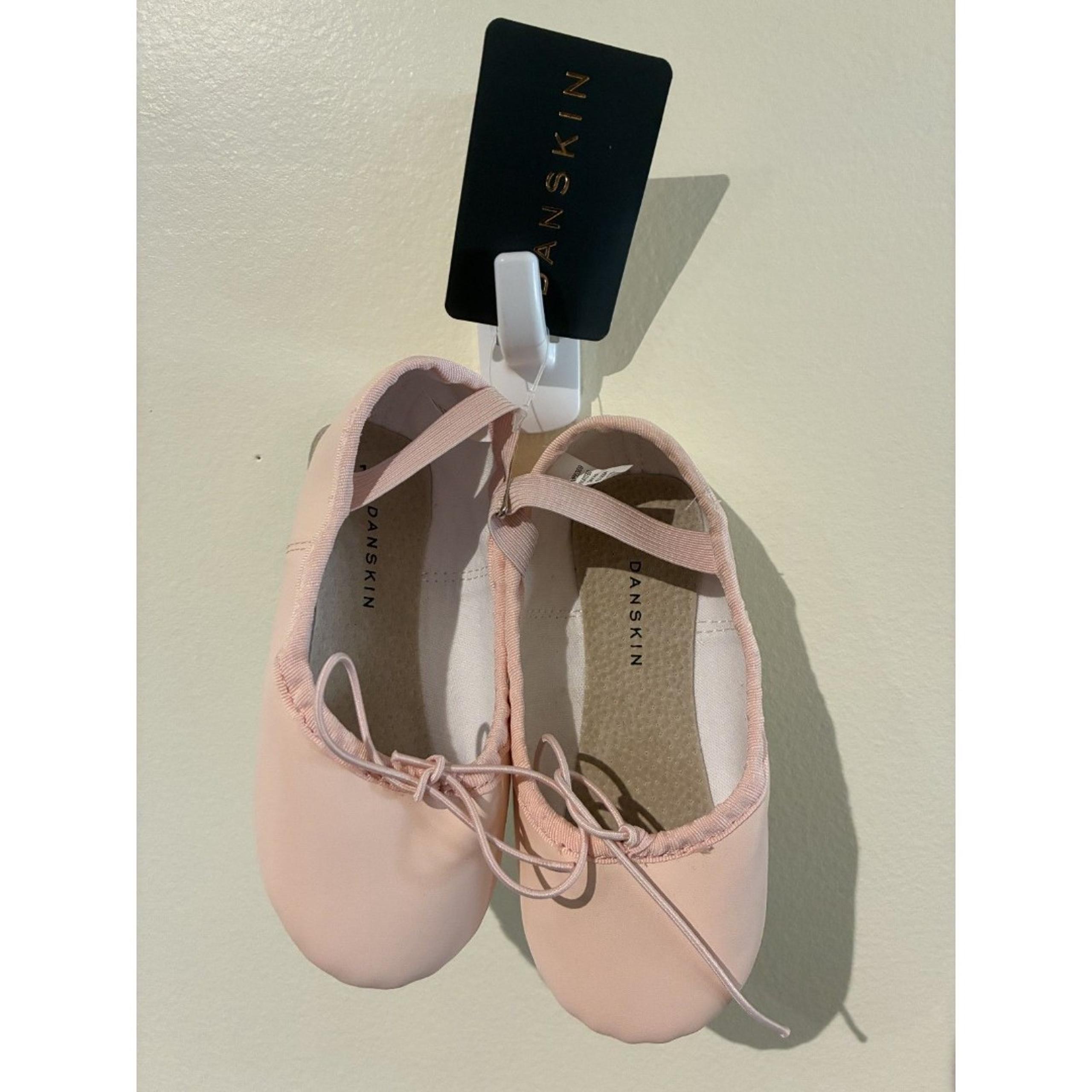NWT Danskin Ballet Slippers Shoes Girl’s Toddler Size 10 - DN-1480
