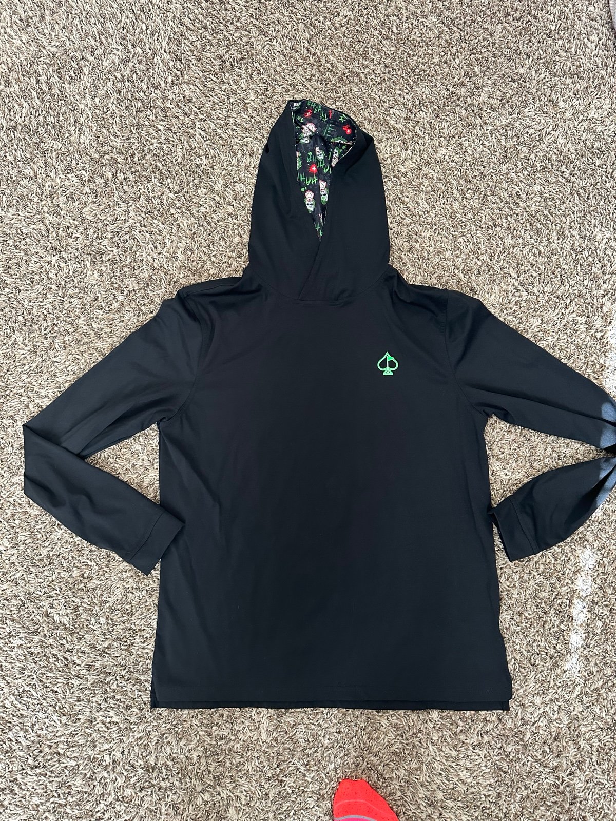 PINS AND ACES PERFORMANCE GOLF HOODIE - BLACK JOKER MEDIUM