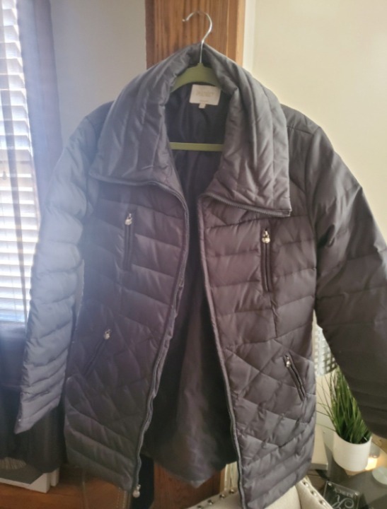 Laundry by Shelli Segal Womans gray puff coat.