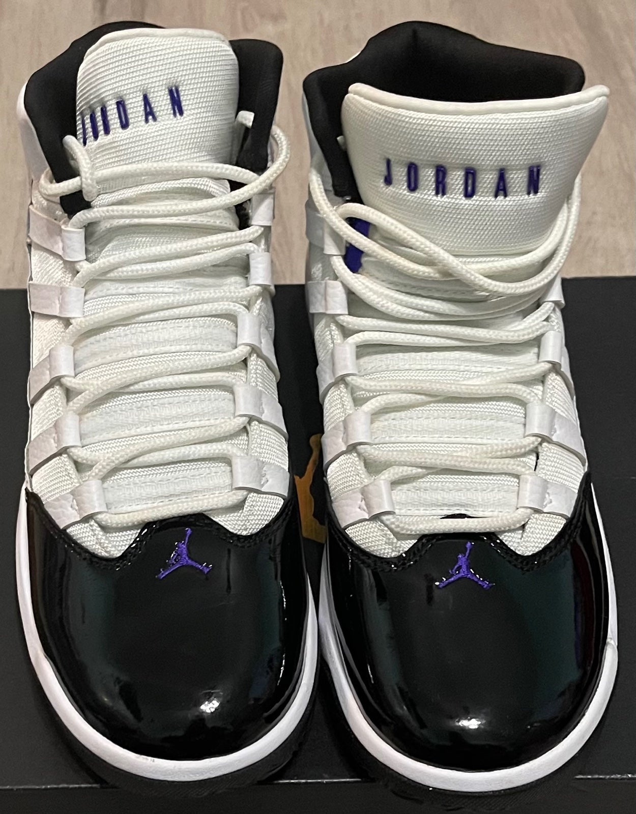 Nike 6.5Y Jordan Max Aura GS Youth White Black Concord AQ9214-121 (Women’s 8.5)