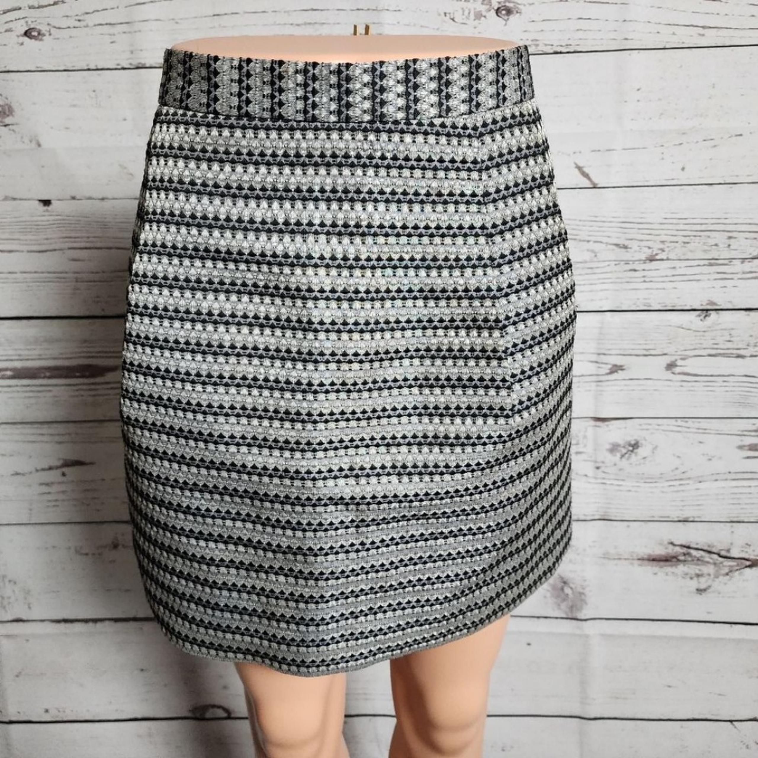 BCBGMAXAZRIA Gray & Black A-Line Skirt 6 EUC