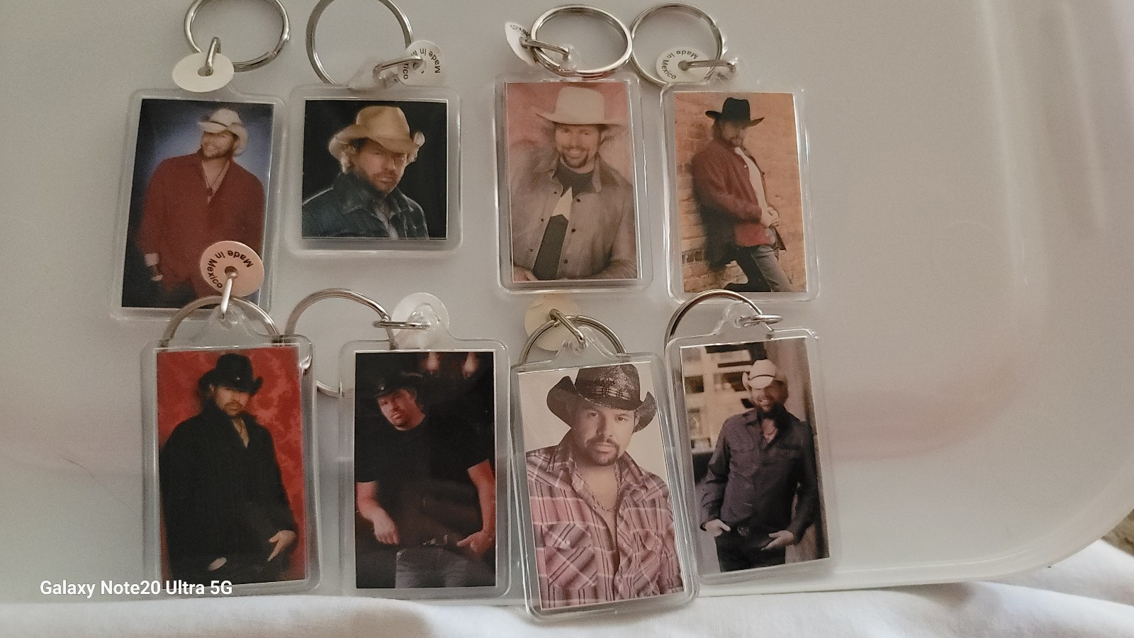 New rare vintage Toby Keith 8 keychain collection no tags