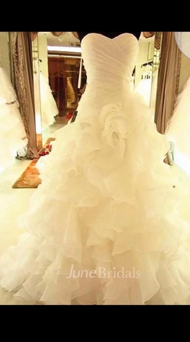 *NEW* Sleeveless Lace-up Wedding Dress w/ Assymetric Ruffles