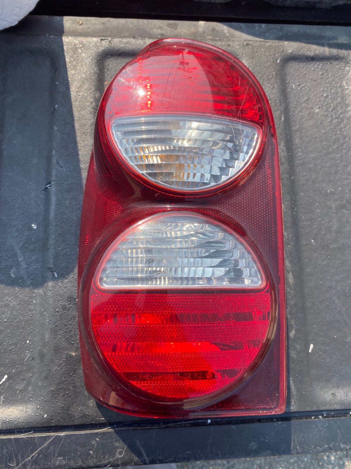 2005-2007 Jeep Liberty LH Tail Light Assembly