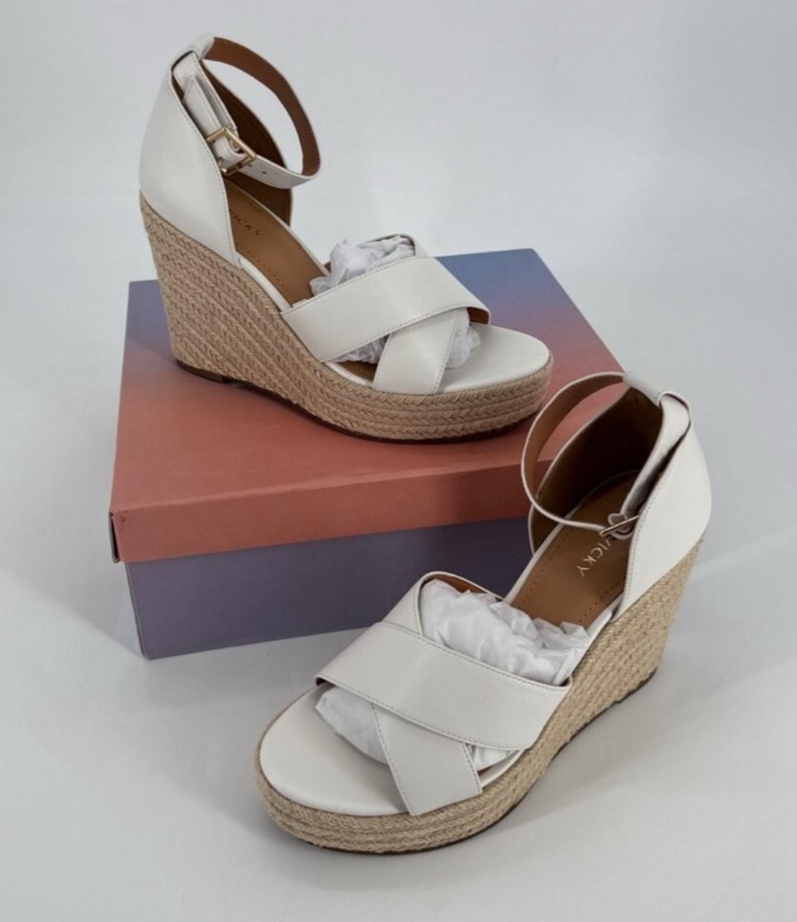 Lisa Vicky Genius- white size 7.5