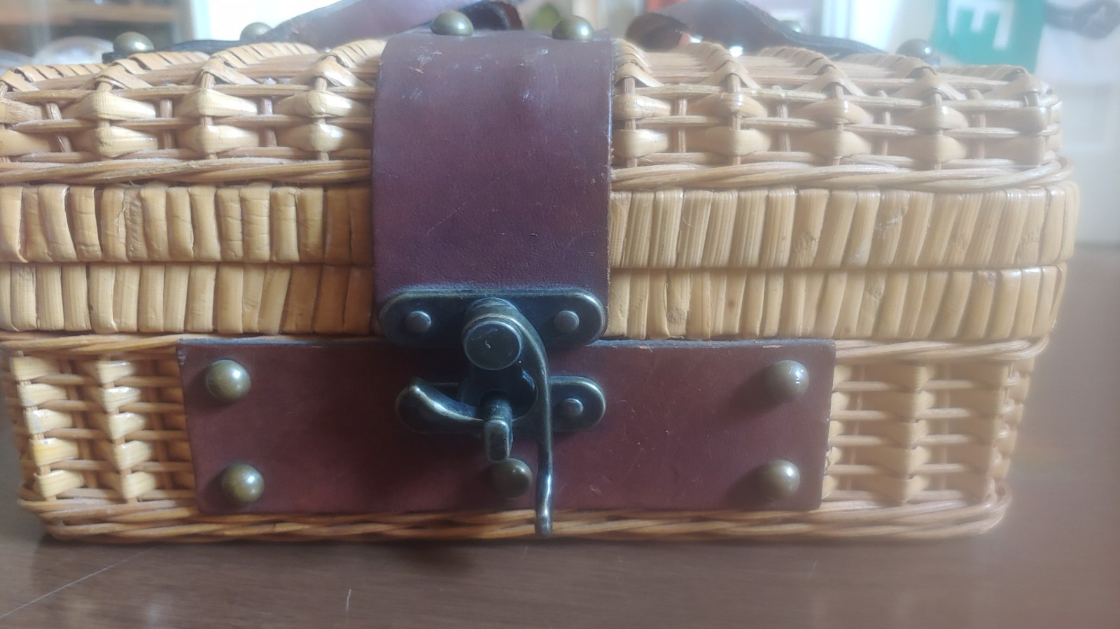 Vintage Wicker Picnic Basket With Latch Made In Hong Kong