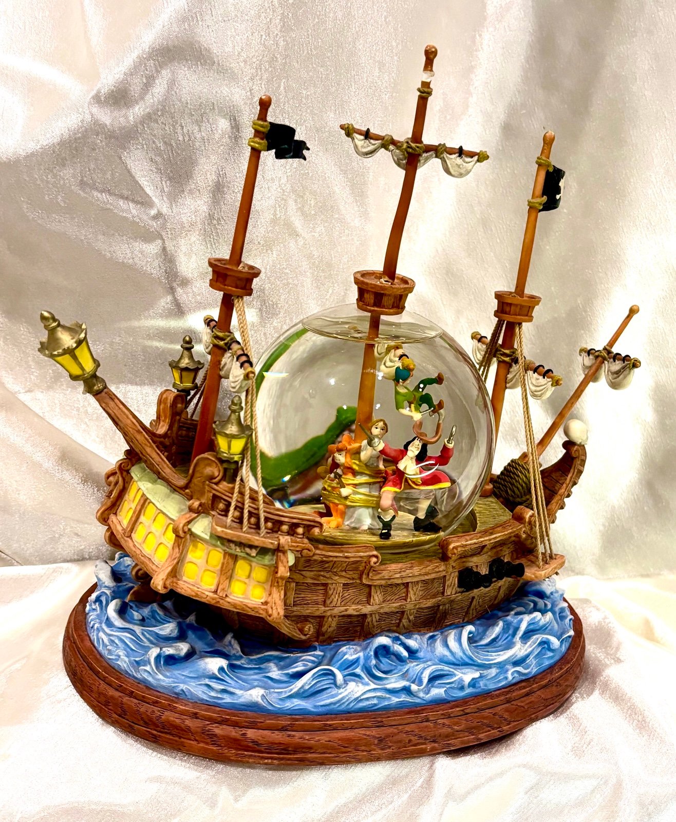 Very Collectible Vintage Disney Peter Pan “You Can Fly” Musical Snow Globe 1960s
