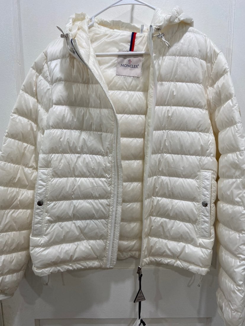 【Moncler】スリム&軽量ジャケットIGELL〜薄手の春秋仕様♪〜 MONCLER(モンクレール) 2023年春夏 最新コレクションが入荷