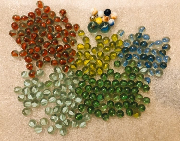 Lot of more the 230 vintage marbles
