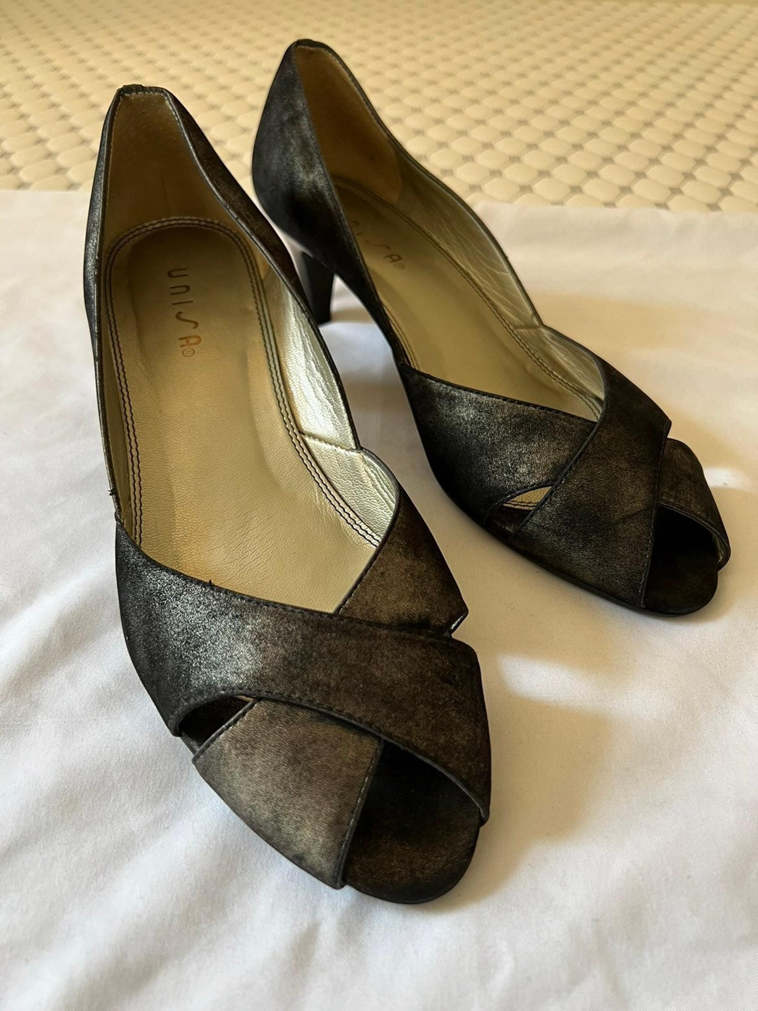 UNISA Peep-Toe Dress Heels in Metallic Black | Size 9.5