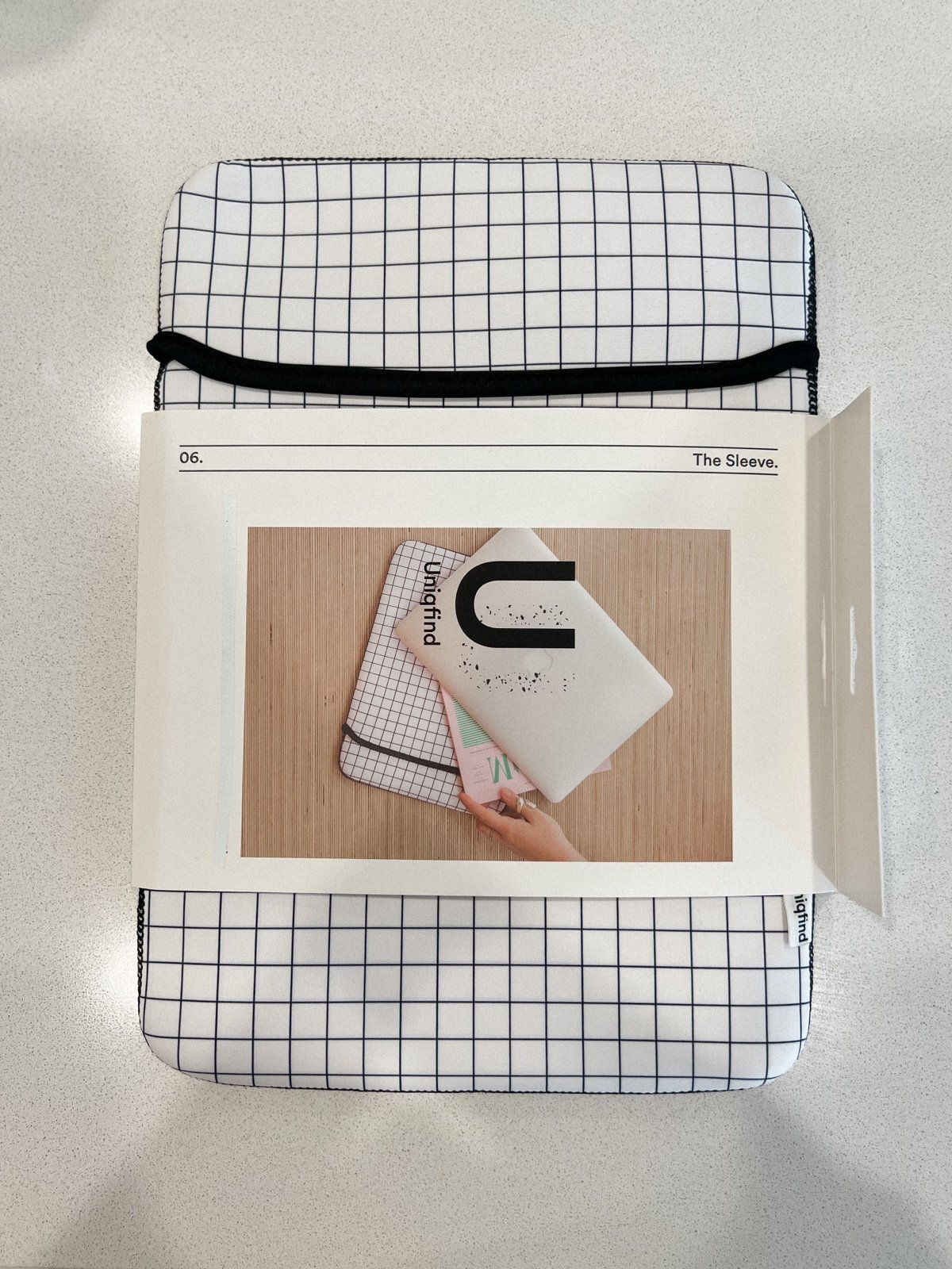 Uniqfind White Grid MacBook Air 13.6 (2022, M2) Sleeve