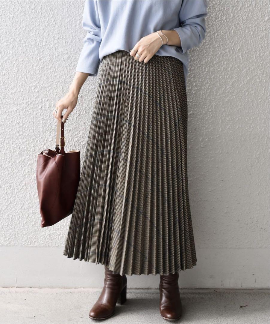 Pleated check skirt