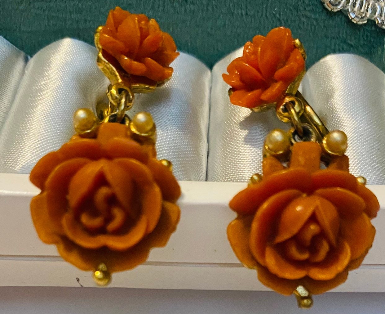 Lucite vintage Orange Dangle Screwback On Earrings