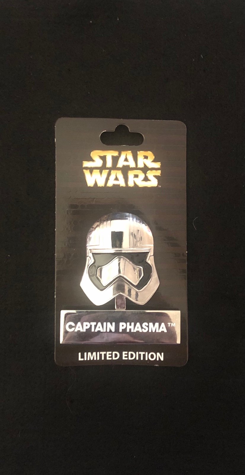Disney Star Wars Helmet of the Month Captian Phasma LE Pin