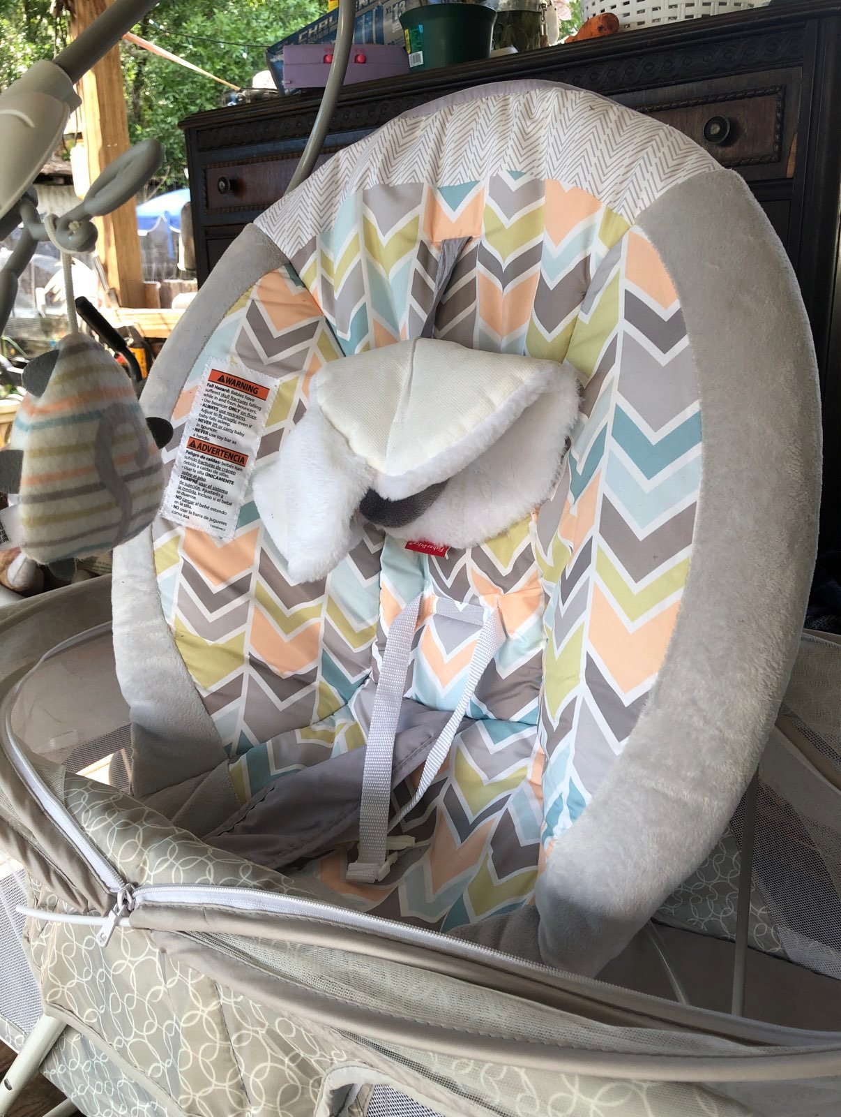 Vibrating bouncy chair