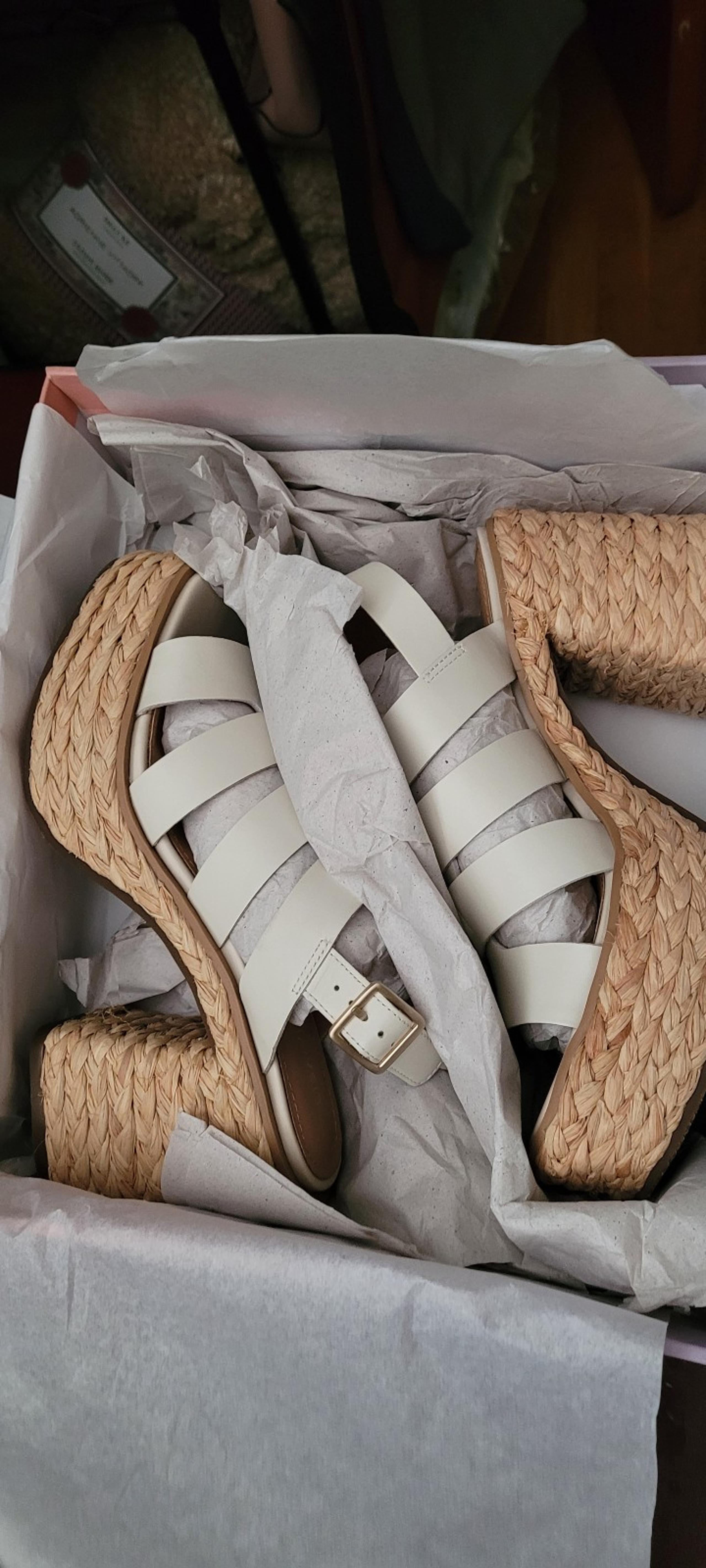 Lisa ☆ VIcky 8.5 Women's Winter White (Cream) Platform Sandals