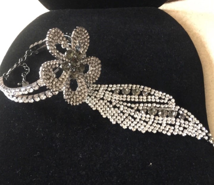 Rhinestone Floral Dangle Bracelet