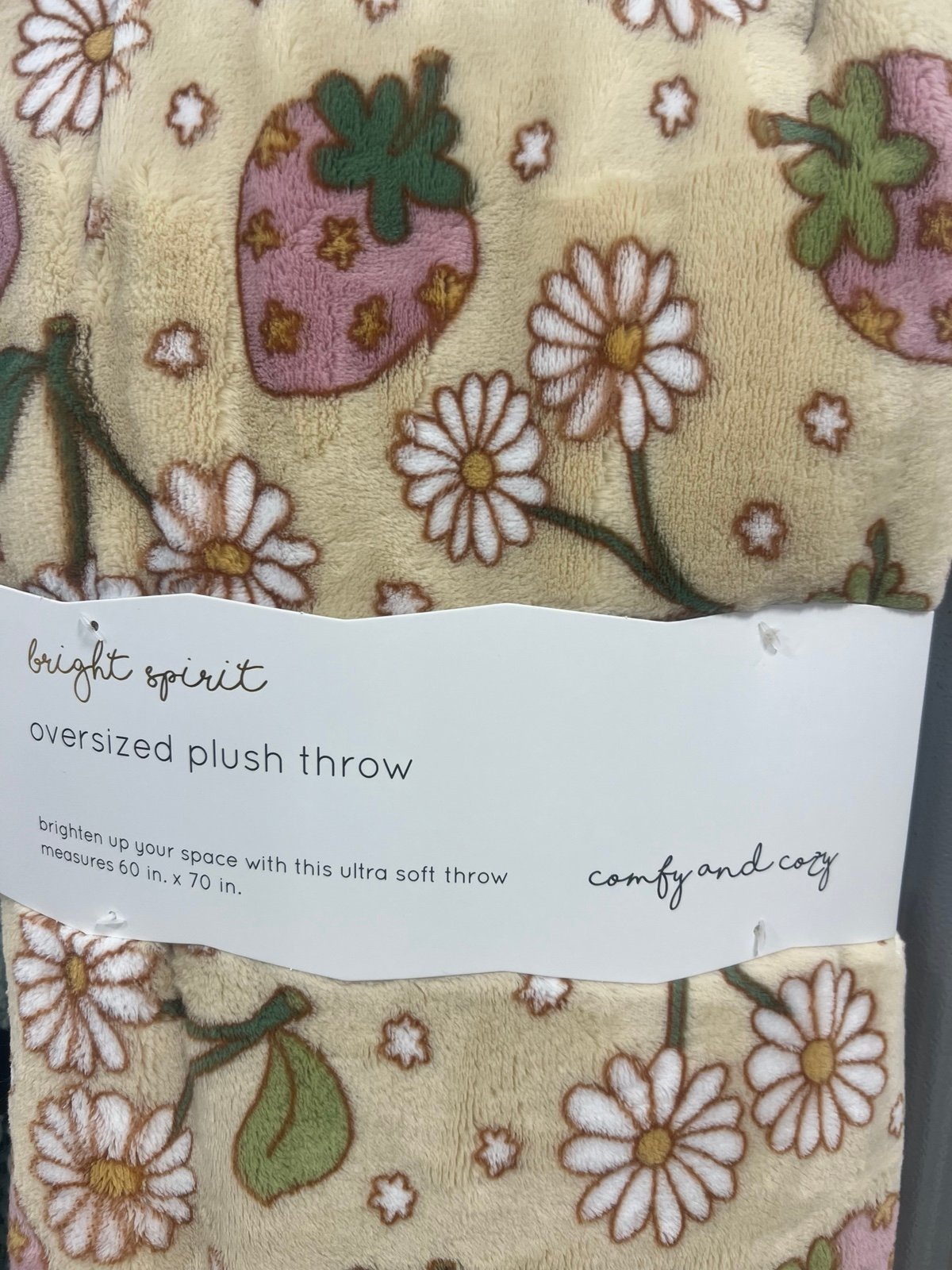 Throw Blanket strawberry and daisy’s flowers