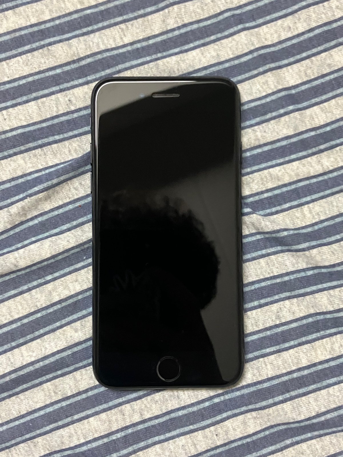 Apple iPhone 7 32GB in Black for Unlocked