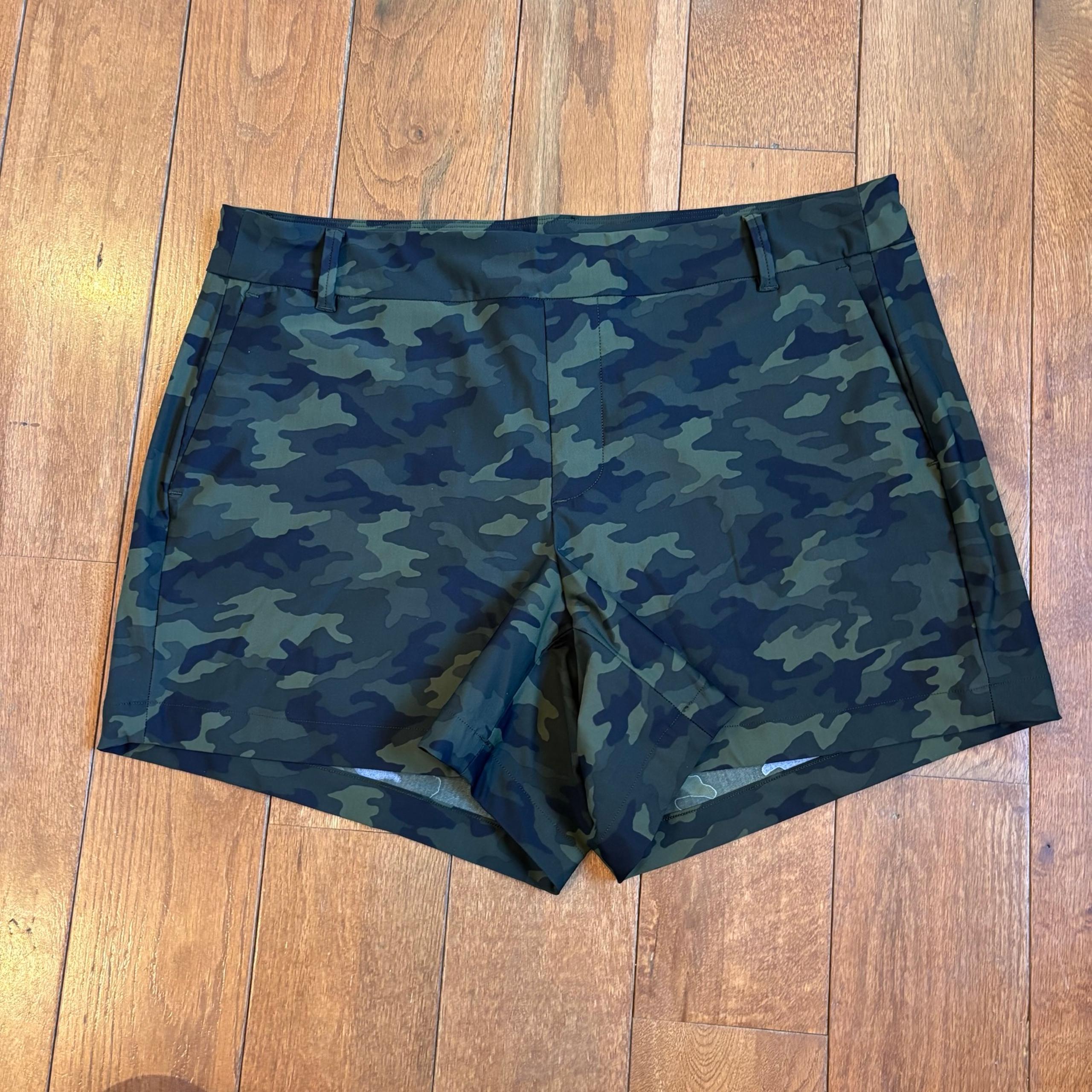 Womens Spanx Sunshine Shorts Pull On Stretch Green Camo sz Large / 5" inseam