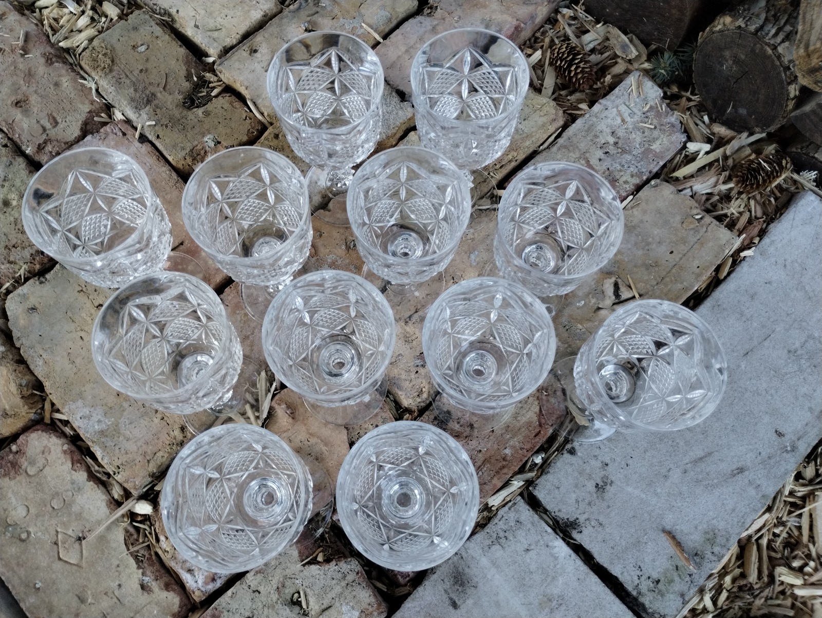 Twelve Cristal d'Arques Durand Palais wine glasses
