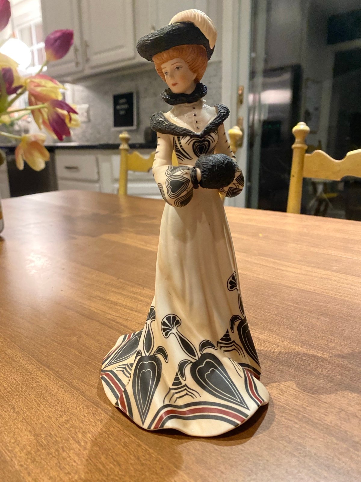 Lenox Tea at the Ritz Fine Porcelain Lady Sculpture Figurine 8.5 Japan Vintage