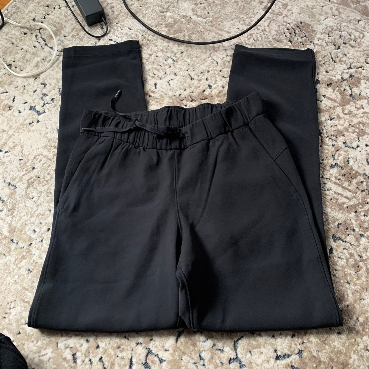 Lululemon woven pants on the fly size 6