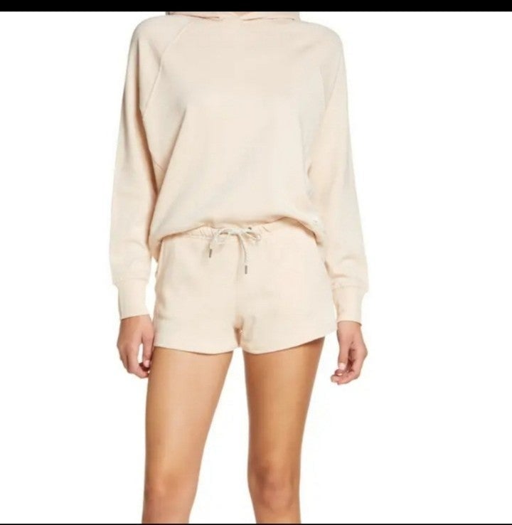 Vuori Sunnyside short alabaster